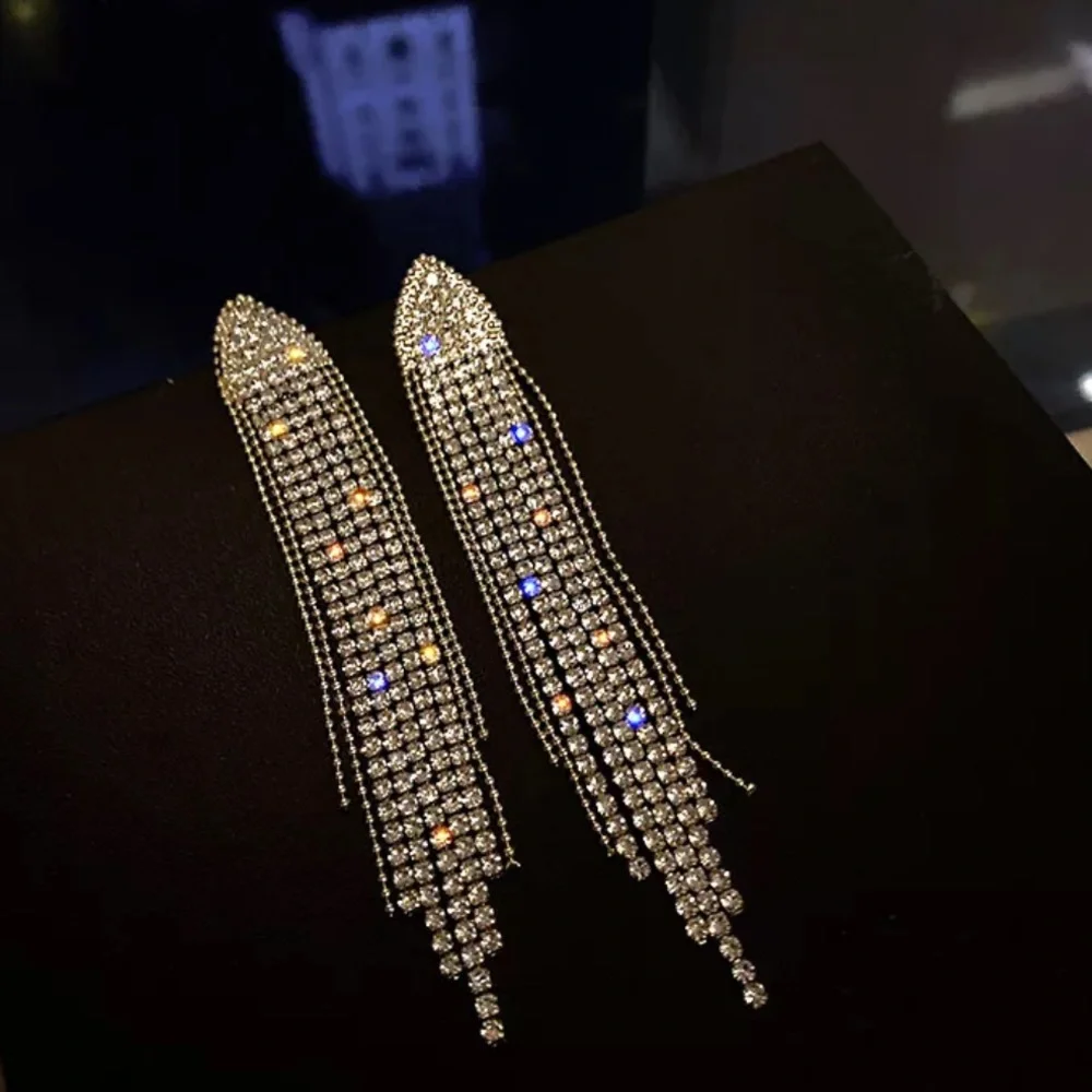 White plated shiny statement earrings - Picture 3 of 5